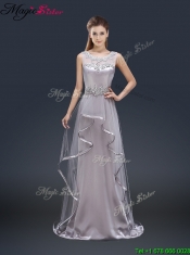 2016 Exquisite Brush Train Scoop Prom Dresses with Appliques