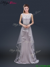 2016 Exquisite Brush Train Scoop Prom Dresses with Appliques