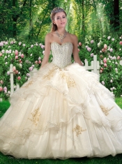 2016 Fashionable Quinceanera Dresses with Beading and Appliques