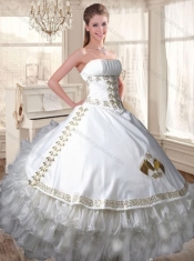 Beautiful White Applique and Beaded Quinceanera Dress and Short Scoop Dama Dresses
