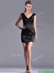 Classical V Neck Satin and Lace Dama Dress with Cap Sleeves
