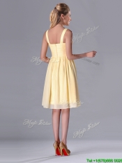 Empire Light Yellow V Neck Knee Length Short Dama Dress with Ruching
