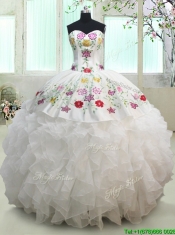 2017 Hot Sale Organza and Taffeta White Quinceanera Dress with Embroidery and Ruffles
