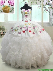 2017 Hot Sale Organza and Taffeta White Quinceanera Dress with Embroidery and Ruffles