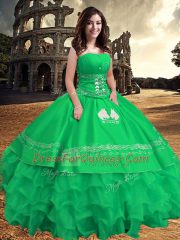 Best Selling Strapless Sleeveless Taffeta Quinceanera Dress Embroidery and Ruffled Layers Zipper