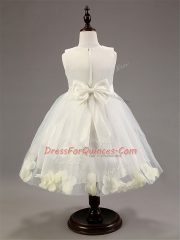 Nice Sleeveless Tulle Knee Length Zipper Little Girl Pageant Dress in White with Appliques and Hand Made Flower