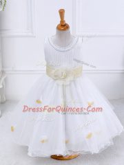 Tea Length White Little Girls Pageant Gowns Tulle Sleeveless Hand Made Flower
