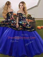 Top Selling Royal Blue Two Pieces Off The Shoulder Sleeveless Tulle Floor Length Lace Up Embroidery Sweet 16 Quinceanera Dress