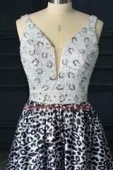 White And Black Backless V-neck Beading Prom Dresses Printed Sleeveless Brush Train