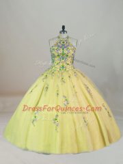Sleeveless Tulle Brush Train Lace Up Vestidos de Quinceanera in Yellow with Appliques and Embroidery