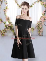 Modest Black A-line Ruching Court Dresses for Sweet 16 Zipper Satin Short Sleeves Knee Length