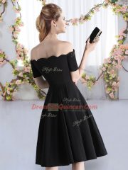 Modest Black A-line Ruching Court Dresses for Sweet 16 Zipper Satin Short Sleeves Knee Length