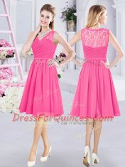 Luxury Sleeveless Knee Length Lace and Ruching Side Zipper Court Dresses for Sweet 16 with Hot Pink