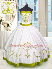 New Style Ball Gowns Quinceanera Dresses White Strapless Satin Sleeveless Floor Length Lace Up