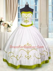 New Style Ball Gowns Quinceanera Dresses White Strapless Satin Sleeveless Floor Length Lace Up