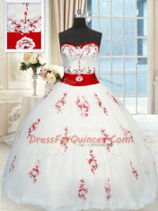 Beauteous White Ball Gowns Sweetheart Sleeveless Tulle Floor Length Lace Up Appliques and Belt Sweet 16 Quinceanera Dress