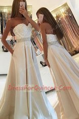Chic White Zipper Evening Dress Beading and Lace Sleeveless Floor Length