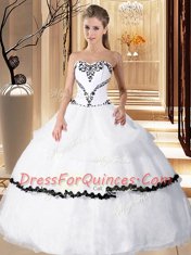 Luxurious White Ball Gowns Organza Sweetheart Sleeveless Beading and Embroidery Floor Length Lace Up Vestidos de Quinceanera