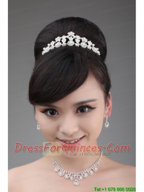 Lovely and Elegant Pearl Necklace and Crown
