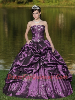 Custom Size Strapless Pretty Quinceanera Dresses Beaded Decorate With Purple