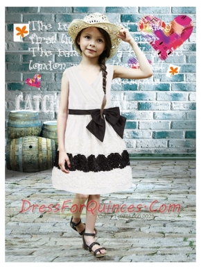 Beautiful A-Line V-neck Rolling Flowers Flower Girl Dress with Appliques