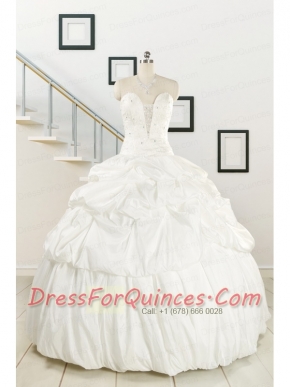 2015 White Taffeta Dresses For a Quinceanera with Beading and Pick Ups