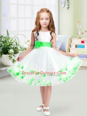 Cheap White Sleeveless Appliques and Belt Knee Length Flower Girl Dresses