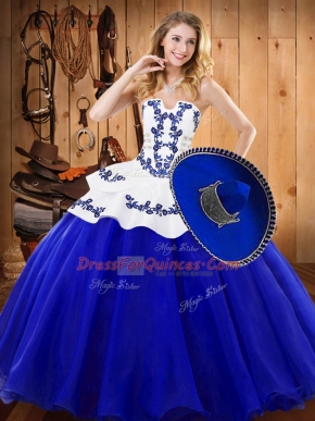 Traditional Strapless Sleeveless Tulle Quinceanera Dresses Embroidery Lace Up