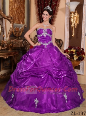 Classical Quinceanera Dresses In Purple Ball Gown Strapless With Organza Appliques