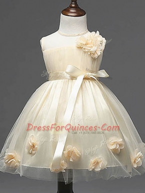 Sweet Sleeveless Tulle Knee Length Zipper Flower Girl Dresses in Champagne with Hand Made Flower