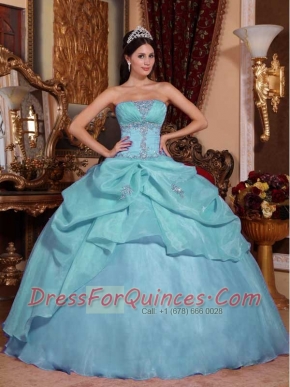 Beautiful Classical Quinceanera Dresses In Light Blue Ball Gown Strapless With Organza Beading