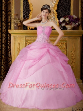 Elegant Pink Ball Gown Strapless Floor-length Organza Quinceanera Dress with Beading