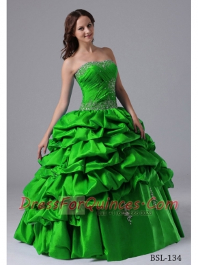2013 Classical Ball Gown Pick-ups Quinceanera Dresses With Beading and Ruching