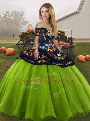 Off The Shoulder Sleeveless 15 Quinceanera Dress Floor Length Embroidery Tulle