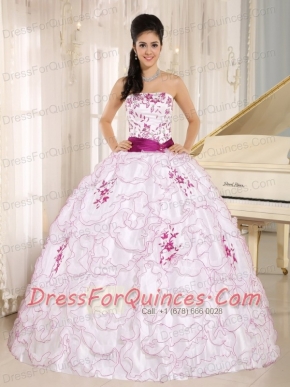 Quinceanera  Dress With Embroidery Decorate White   Organza Strapless