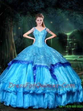 2015 Beautiful V Neck Beaded Quinceanera Dresses in Blue