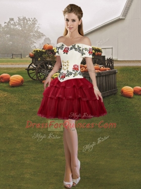 Comfortable Off The Shoulder Sleeveless Prom Dresses Mini Length Embroidery and Ruffled Layers Wine Red Organza