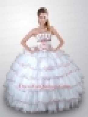 2015 Popular White Quinceanera Dress with Beading and Ruffled Layers
