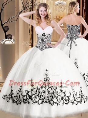 Sweetheart Sleeveless Tulle Ball Gown Prom Dress Embroidery Lace Up