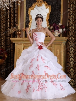 White A-Line / Princess Strapless Floor-length Organza Appliques Quinceanera Dress