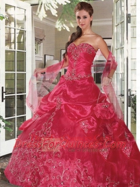 2014 Exclusive Sweetheart Embroidery Dress for Quinceanera in Red