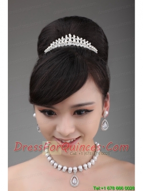 Dazzling and Marvelous Necklace and Tiara in Alloy and Rhinestone