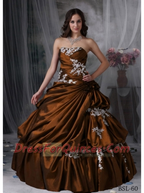 Classical Ball Gown Strapless Quinceanera Dress with Appliques And Beading