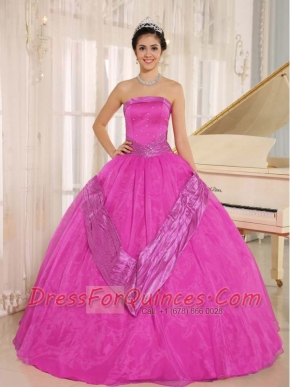 Hot Pink Beaded Decorate 2013 Quinceanera Gowns With Strapless In Classical Style