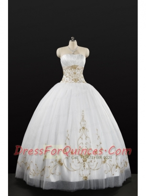 White Strapless 2015 Quinceanera Dress with Beading and Appliques