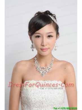 Pretty Women's Jewelry Set Including Necklace Earrings in Silver