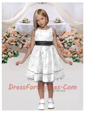 Formal Scoop Knee-length Embroidery Flower Girl Dresses in White
