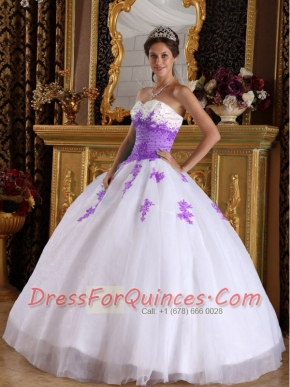 White and Purple Ball Gown Sweetheart 15th Birthday Dresses with  Appliques Organza