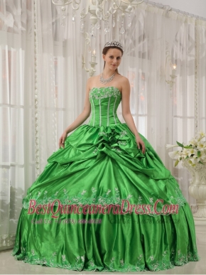 Spring Green Ball Gown Strapless Floor-length Taffeta Beading and Applique Quinceanera Dress