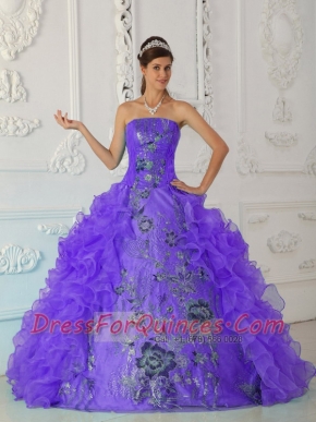 Exquisite Ball Gown Strapless Pretty Quinceanera Dresses with  Embroidery Purple